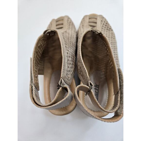 Earth Taupe Calla Perforated Leather Peep-Toe Sling-Back Wedge Sandals 9.5B - Picture 8 of 11